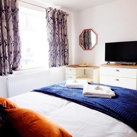 Modern, Well Located En-Suite Rooms With Parking - Orbitat Accommodations 캠브리지 외부 사진