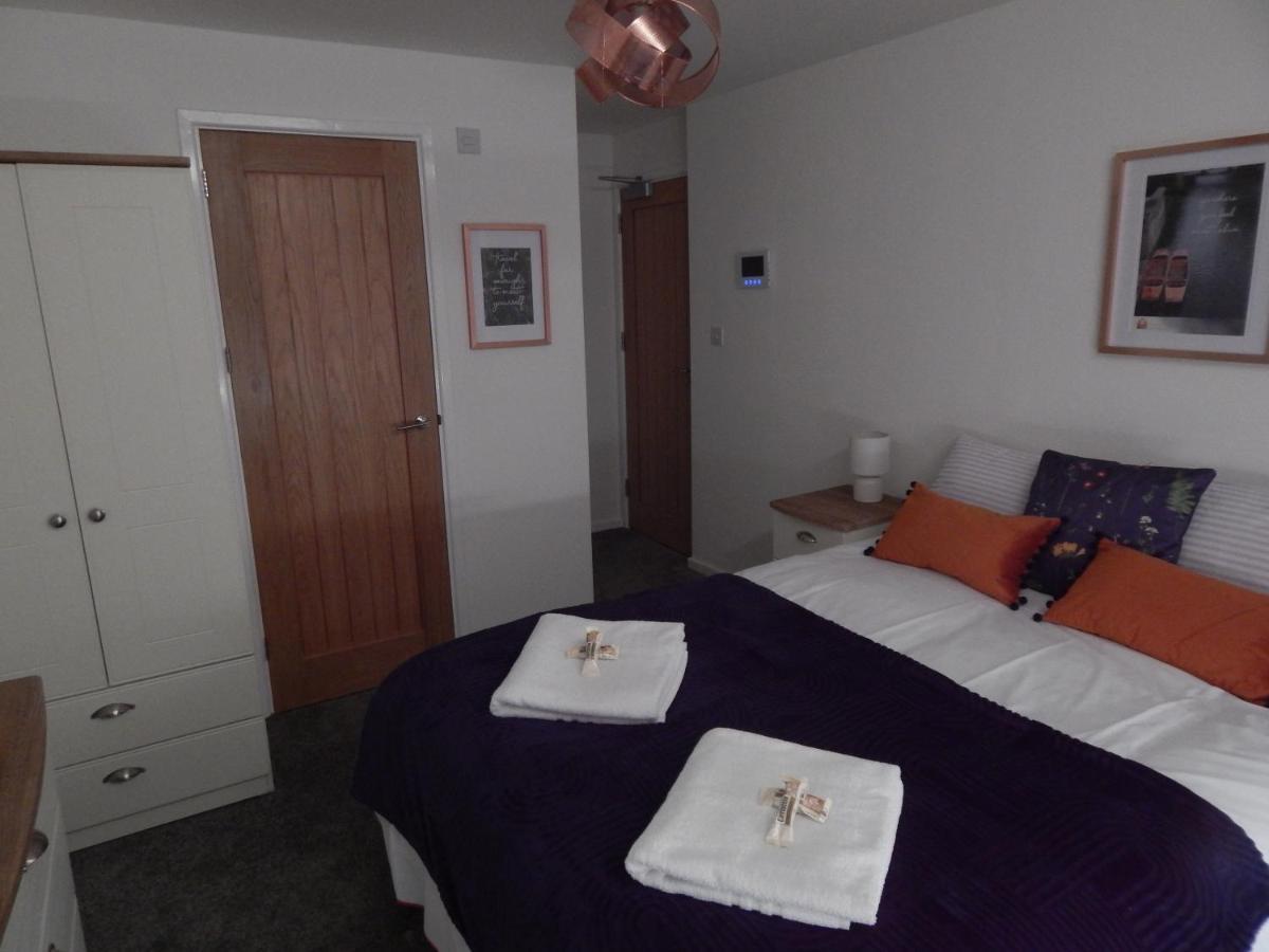 Modern, Well Located En-Suite Rooms With Parking - Orbitat Accommodations 캠브리지 외부 사진