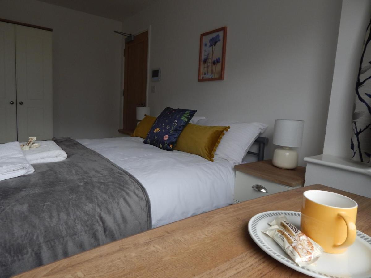 Modern, Well Located En-Suite Rooms With Parking - Orbitat Accommodations 캠브리지 외부 사진