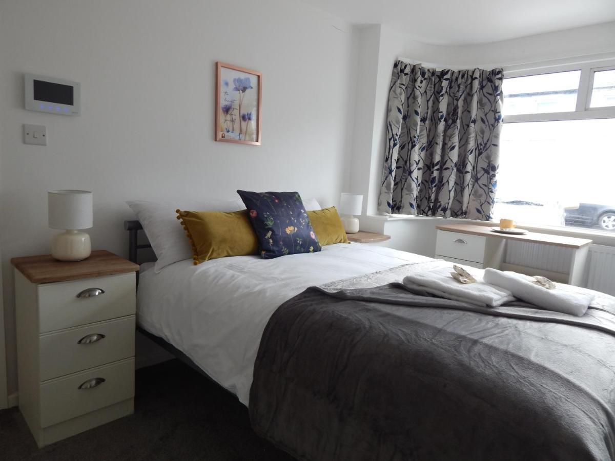 Modern, Well Located En-Suite Rooms With Parking - Orbitat Accommodations 캠브리지 외부 사진