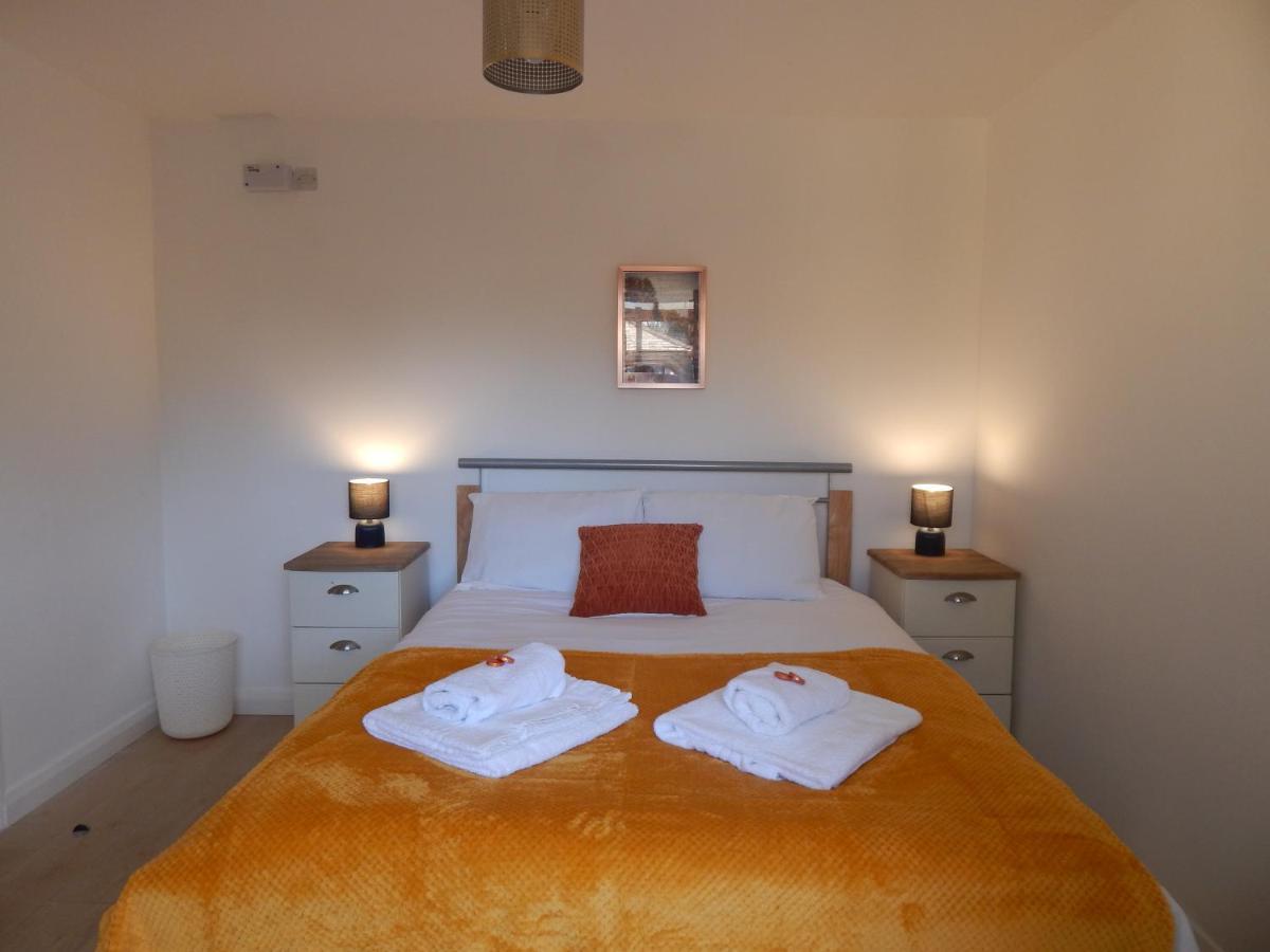 Modern, Well Located En-Suite Rooms With Parking - Orbitat Accommodations 캠브리지 외부 사진