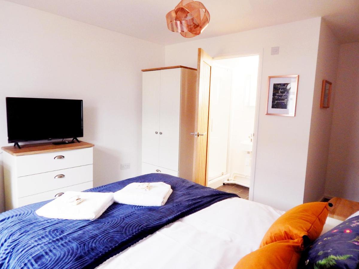 Modern, Well Located En-Suite Rooms With Parking - Orbitat Accommodations 캠브리지 외부 사진