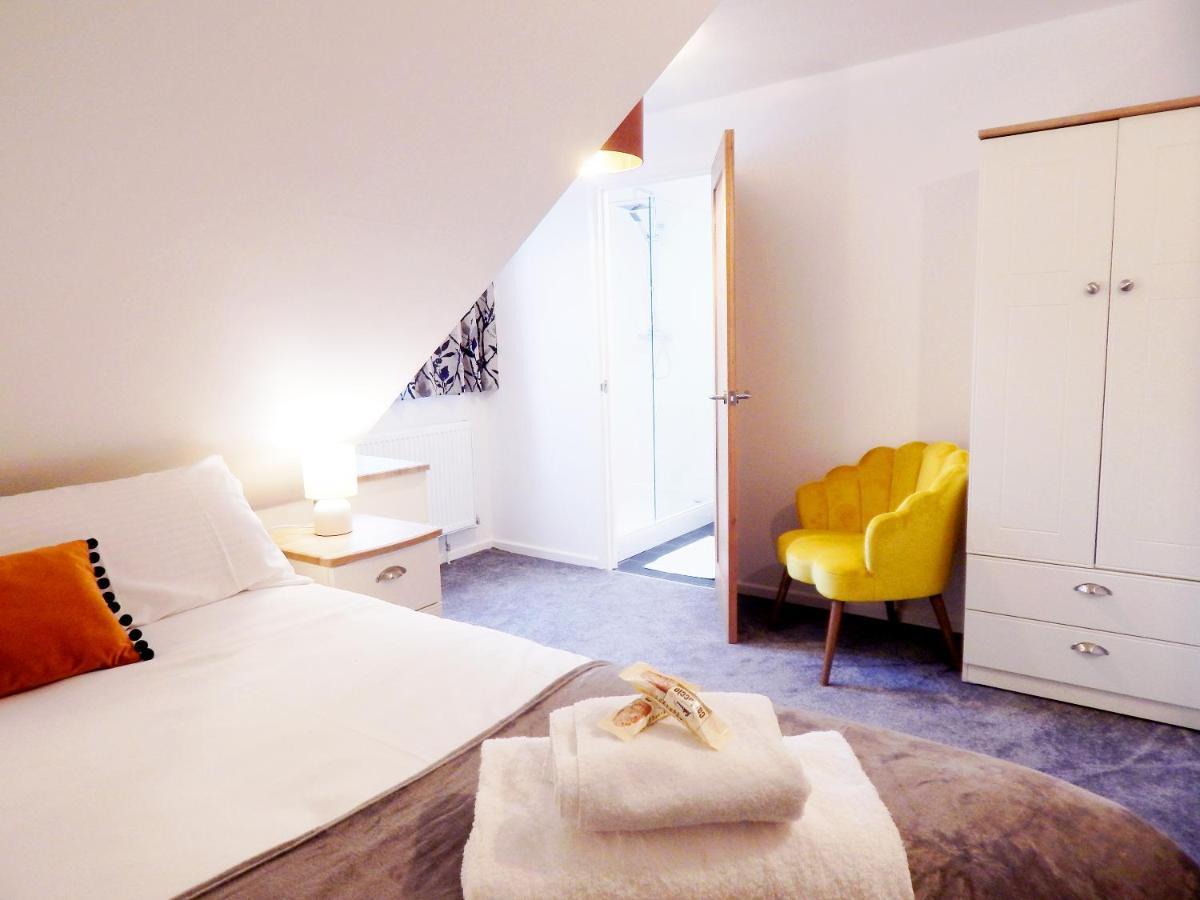 Modern, Well Located En-Suite Rooms With Parking - Orbitat Accommodations 캠브리지 외부 사진
