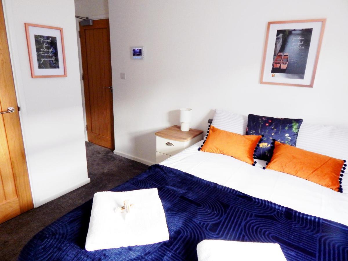 Modern, Well Located En-Suite Rooms With Parking - Orbitat Accommodations 캠브리지 외부 사진