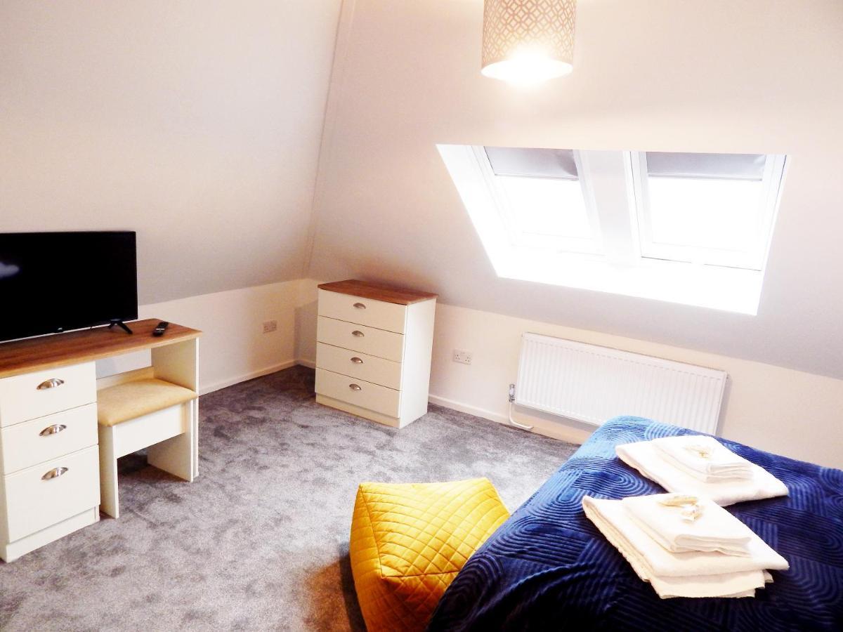 Modern, Well Located En-Suite Rooms With Parking - Orbitat Accommodations 캠브리지 외부 사진