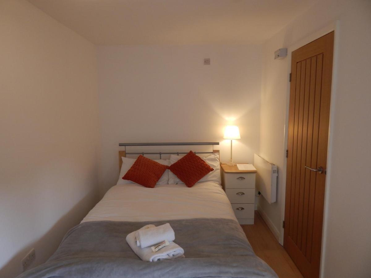 Modern, Well Located En-Suite Rooms With Parking - Orbitat Accommodations 캠브리지 외부 사진